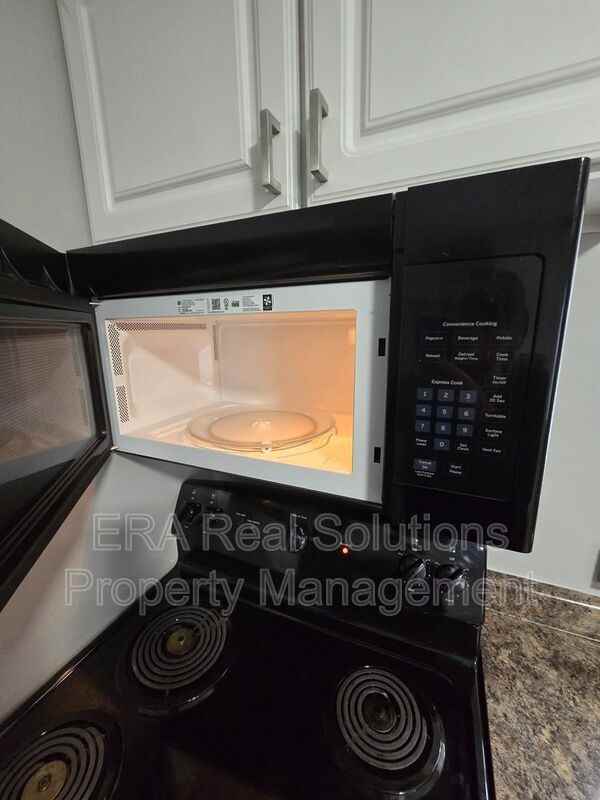 686 N James Rd - Photo 2 of 12