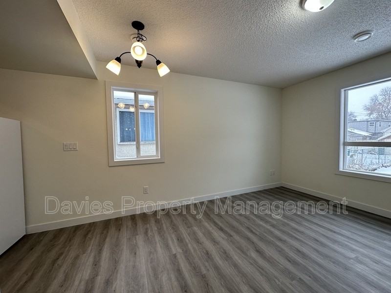 11903 93 St Nw #MAIN - Photo 6 of 14