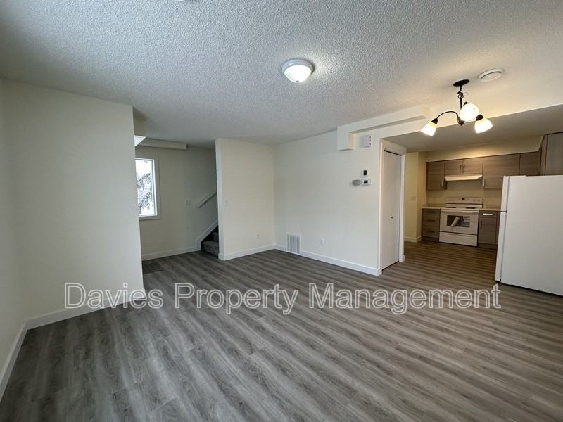 11903 93 St Nw #MAIN - Photo 7 of 14