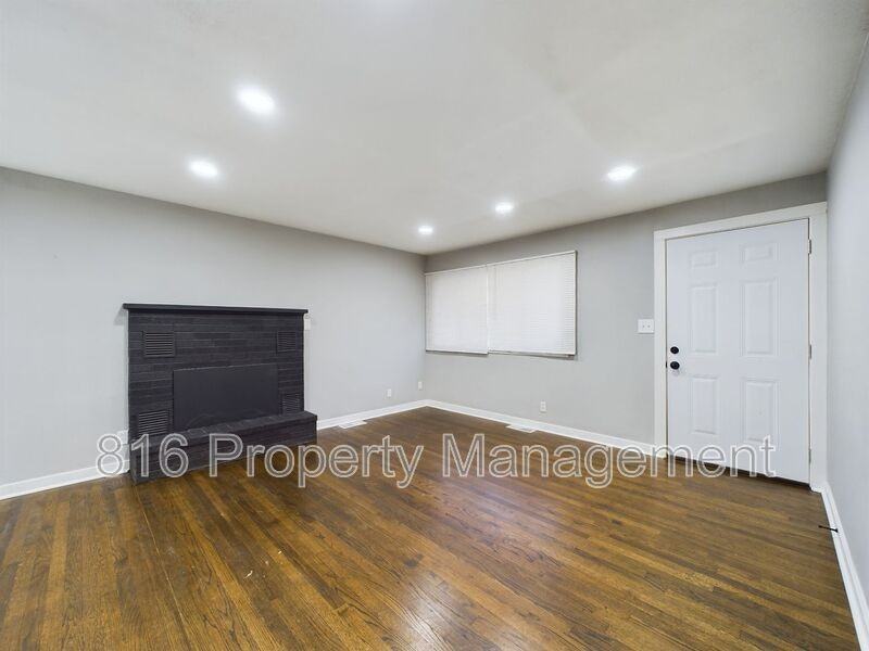 7405 E 86th St - Photo 2 of 15