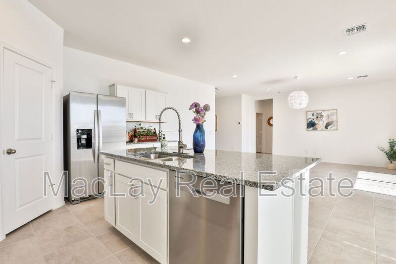 1133 W Descanso Canyon Dr - Photo 2 of 33