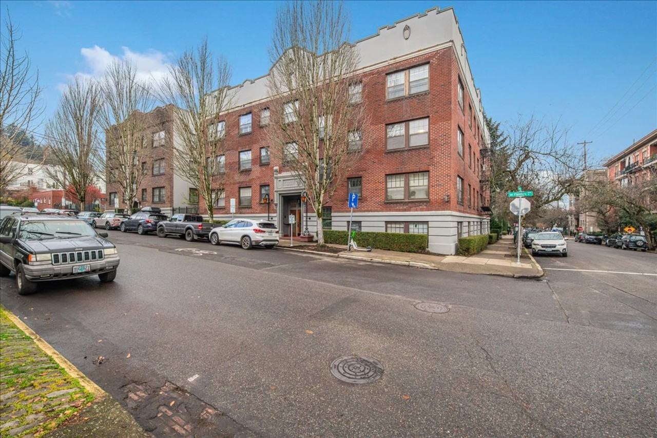 Palace Court Apartments - Photo 2 of 6