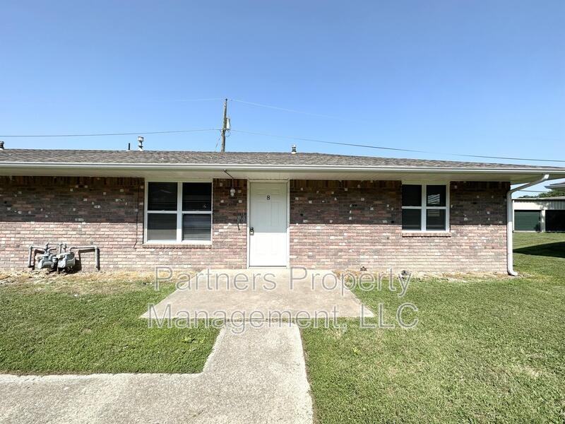 107 Pine Ave - Photo 2 of 13
