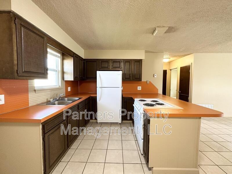 107 Pine Ave - Photo 3 of 13