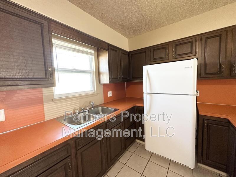 107 Pine Ave - Photo 4 of 13