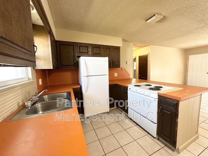 107 Pine Ave - Photo 5 of 13