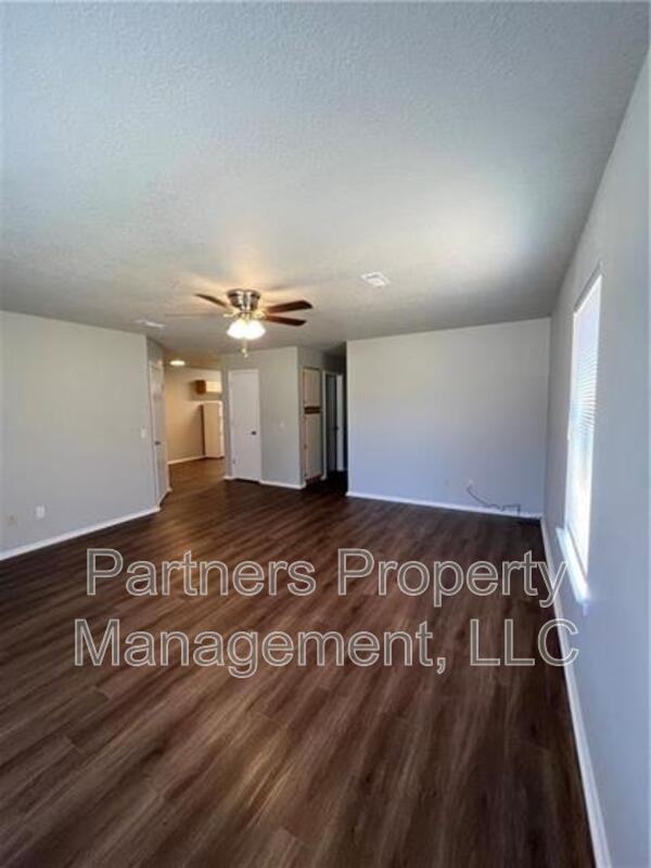 5702 Sara St - Photo 3 of 16