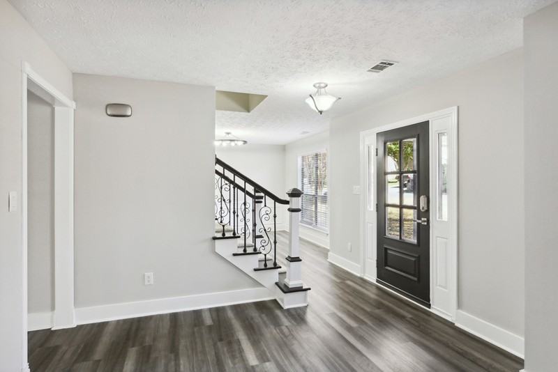 2091 Winsburg Dr - Photo 3 of 25