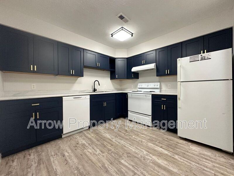 515 W Saunders Ave #20 - Photo 2 of 8