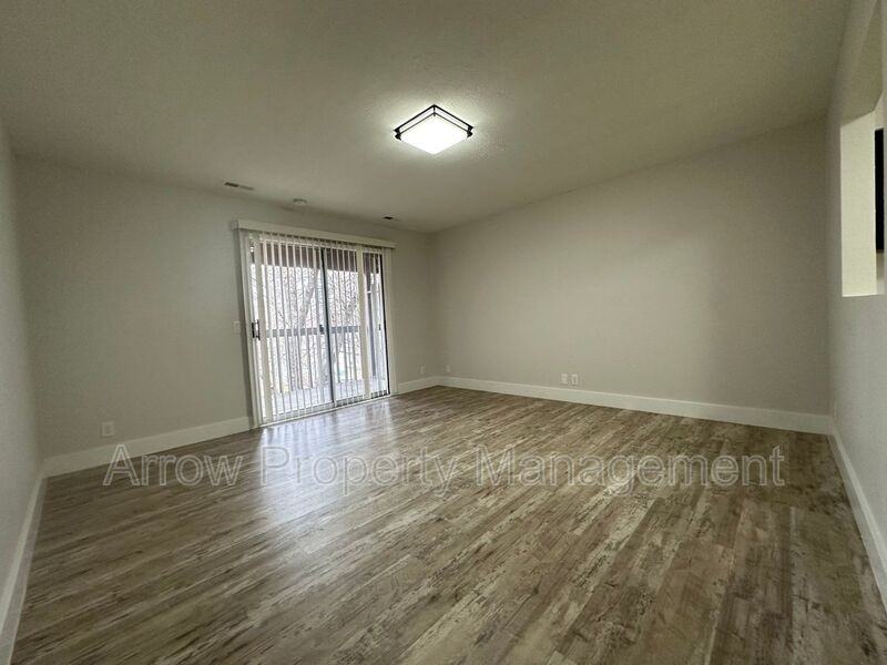 515 W Saunders Ave #20 - Photo 3 of 8