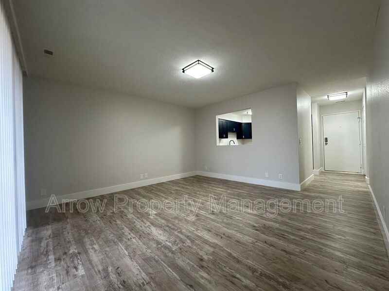 515 W Saunders Ave #20 - Photo 4 of 8