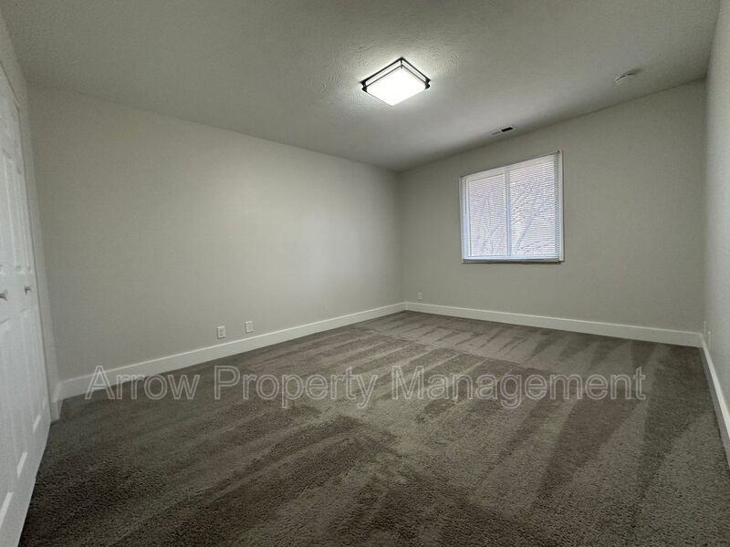 515 W Saunders Ave #20 - Photo 6 of 8