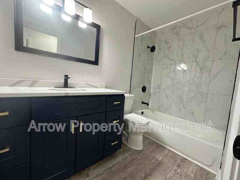 515 W Saunders Ave #20 - Photo 5 of 8
