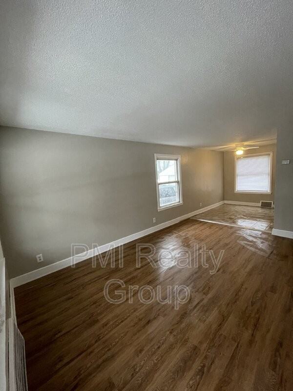 25561 Tungsten Rd - Photo 3 of 24