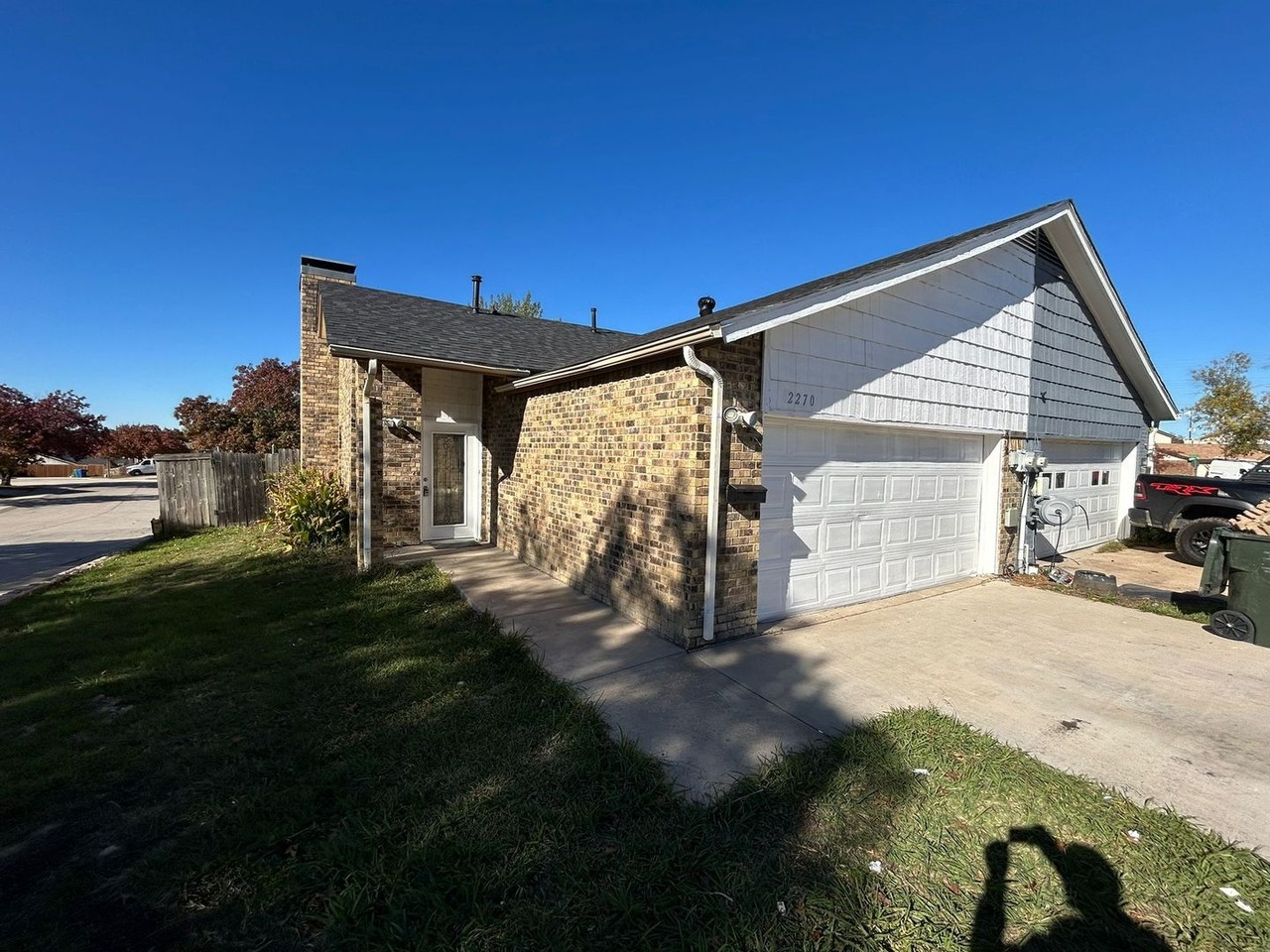 2270 Jackson Cir - Photo 2 of 22