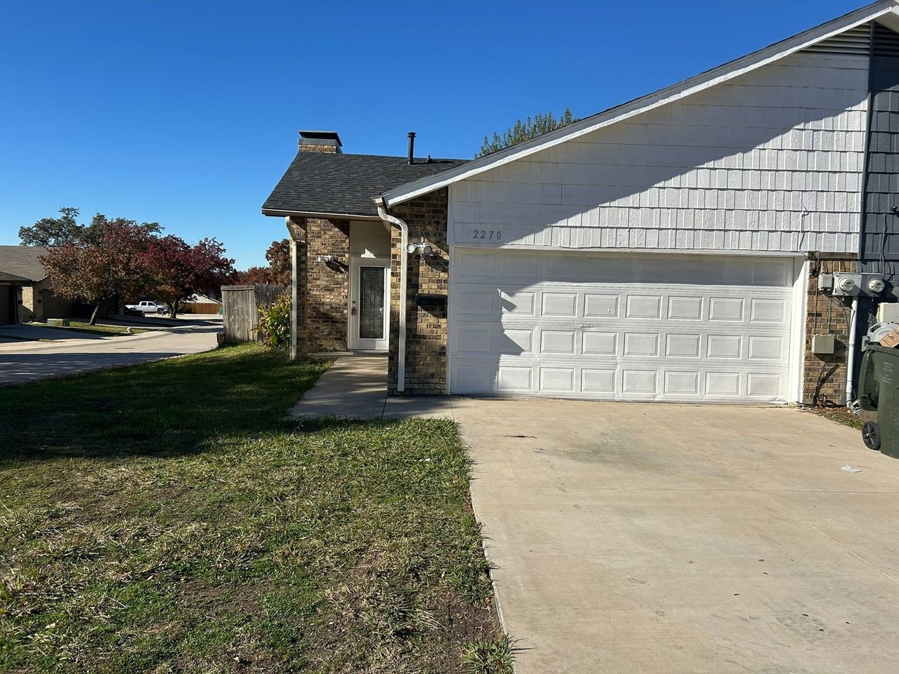 2270 Jackson Cir - Photo 3 of 22