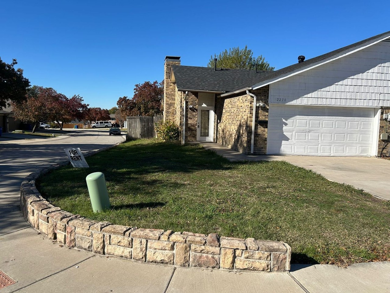 2270 Jackson Cir - Photo 4 of 22