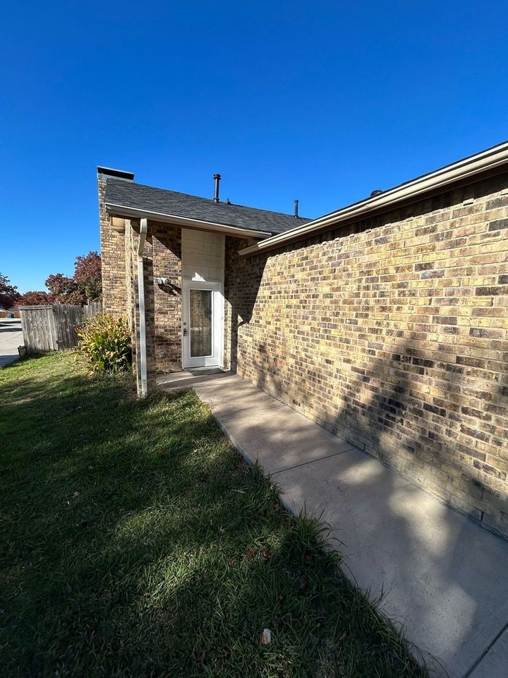 2270 Jackson Cir - Photo 5 of 22