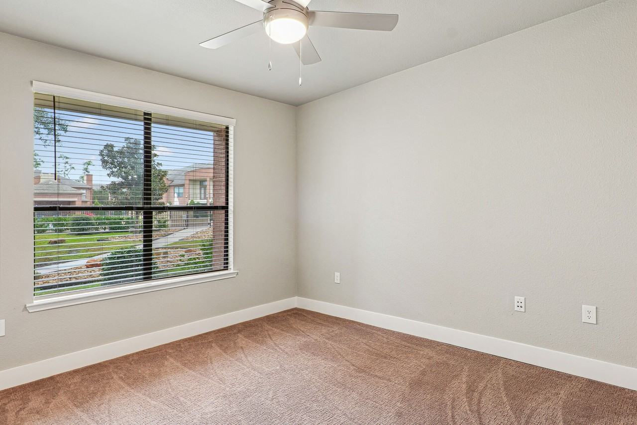 San Cierra - Photo 7 of 42