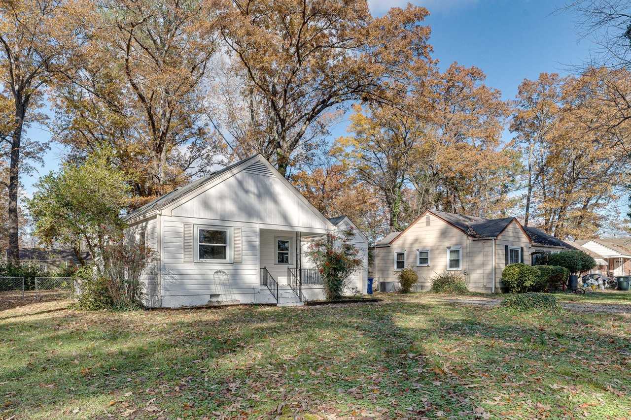 711 Castle Dr - Photo 2 of 15