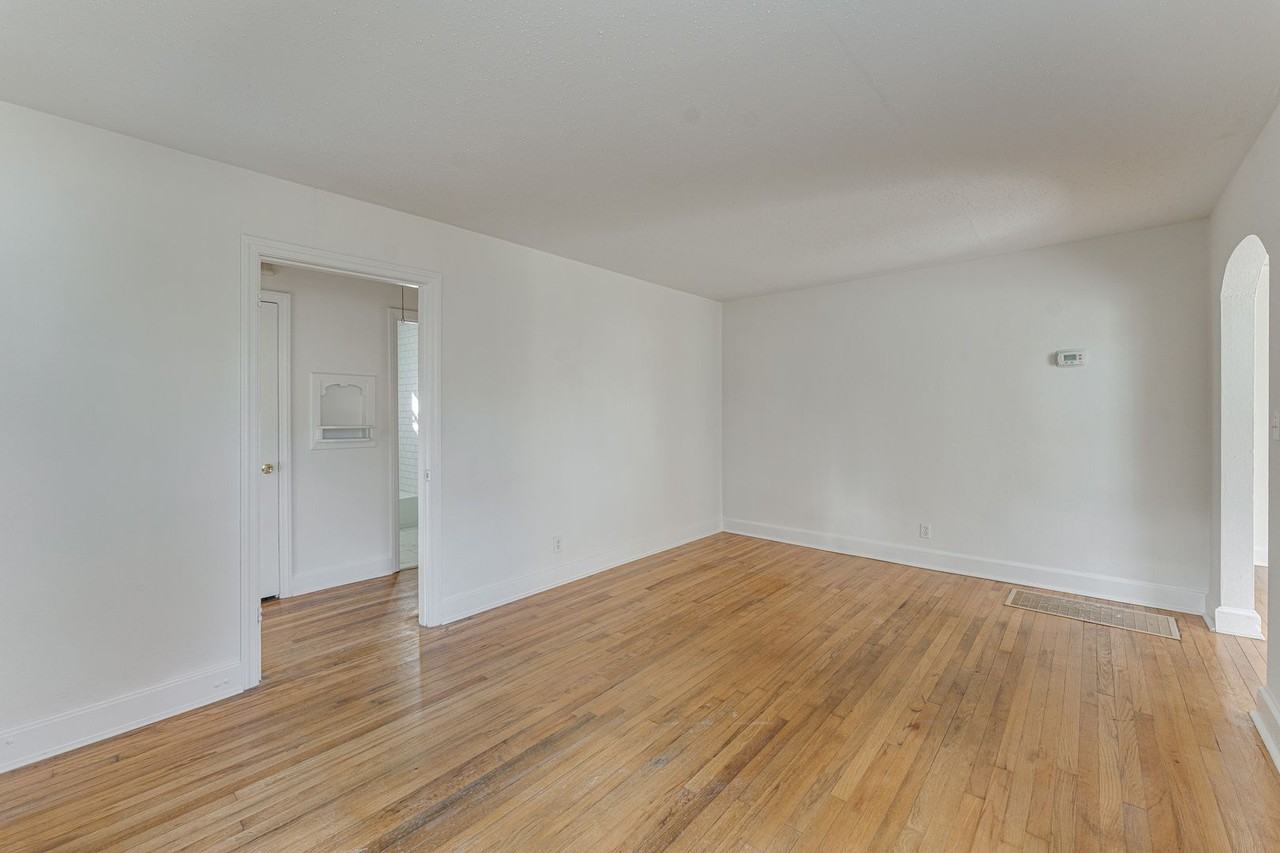 711 Castle Dr - Photo 4 of 15