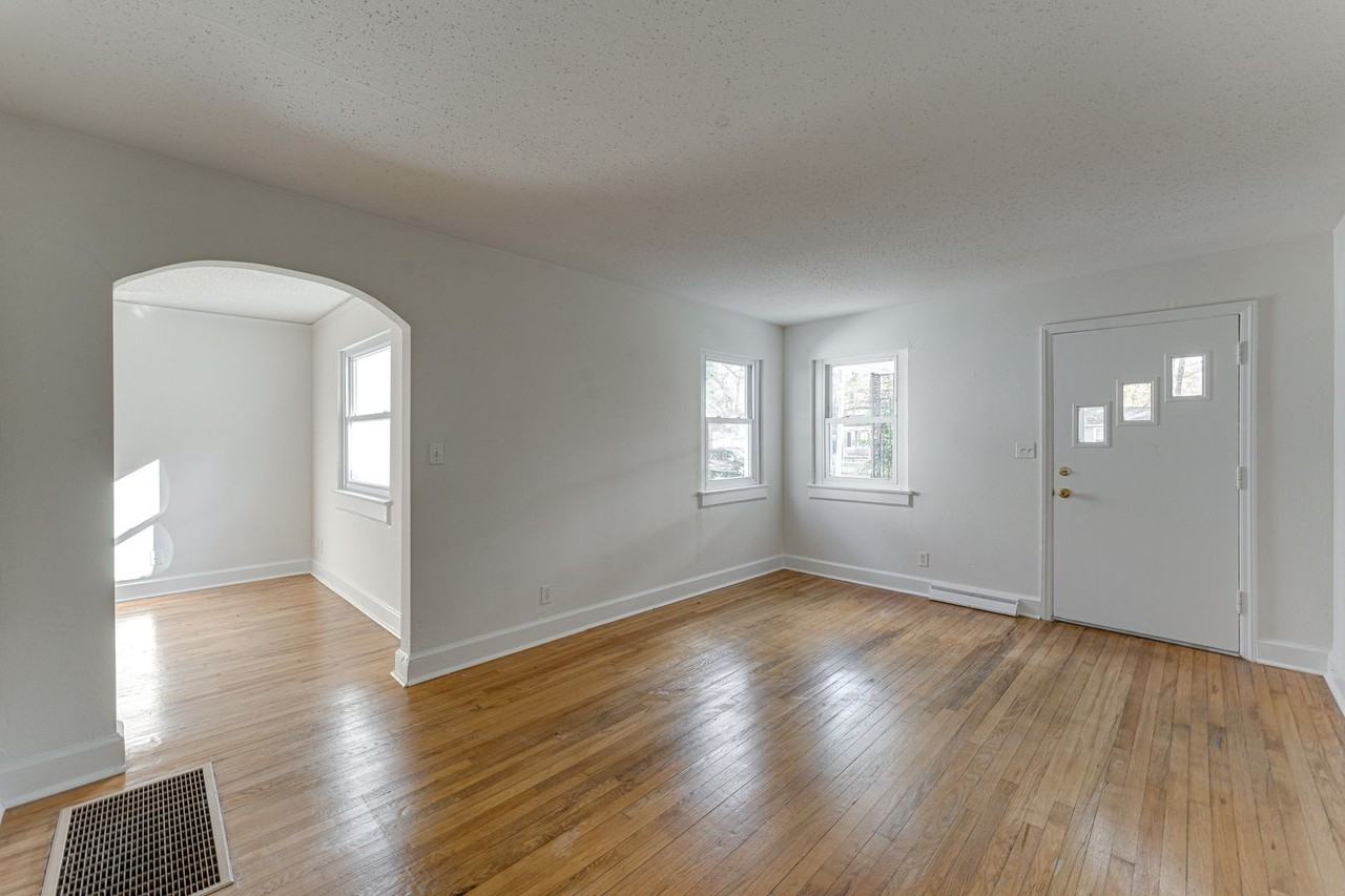 711 Castle Dr - Photo 5 of 15