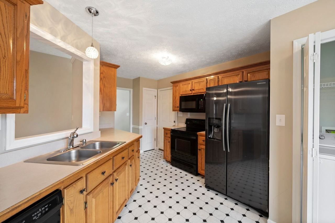 700 Creek Landing Cir - Photo 2 of 13