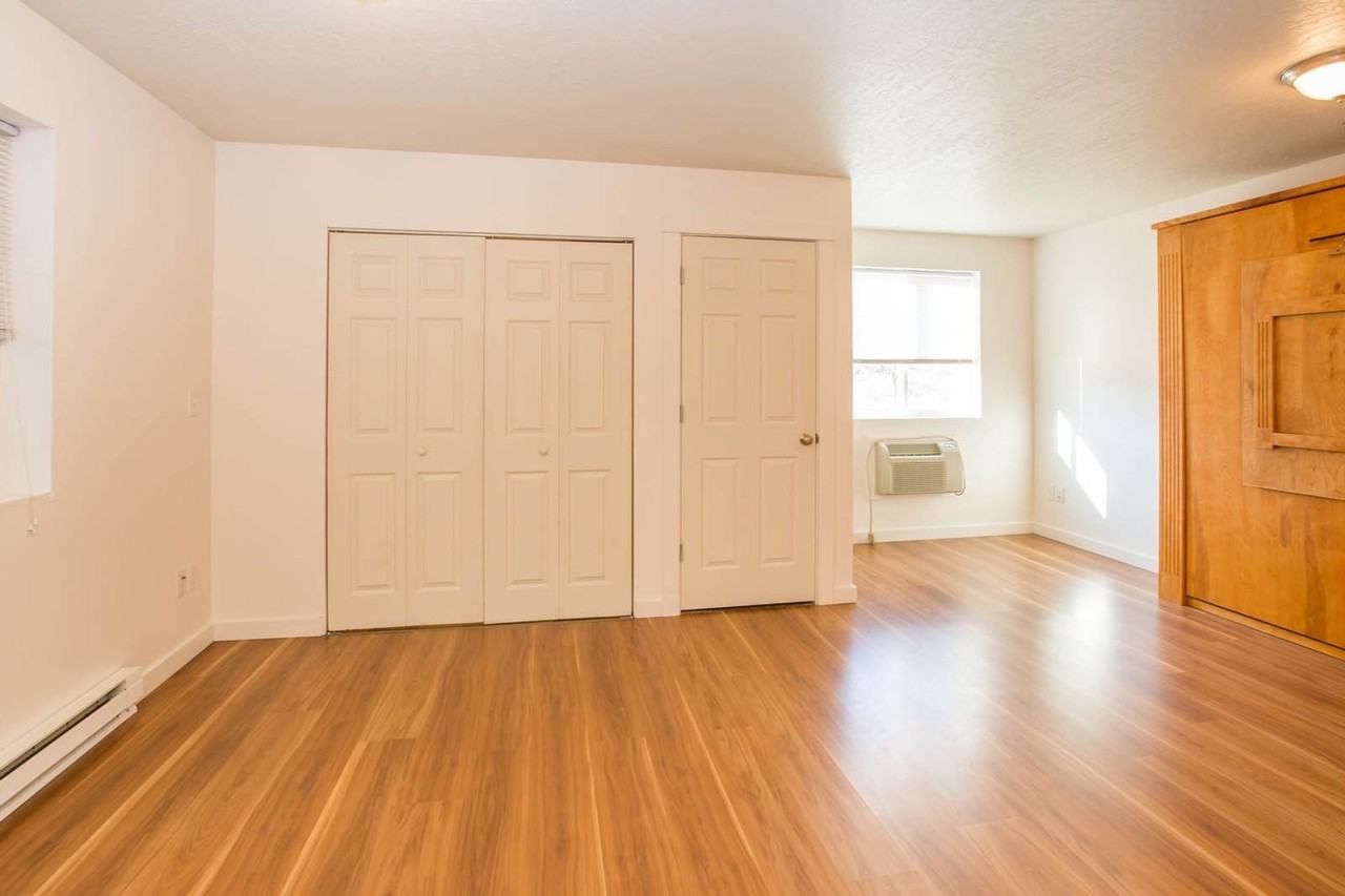 1906 S 14th St W - Photo 2 of 21