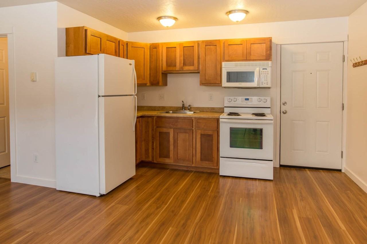 1906 S 14th St W - Photo 7 of 21