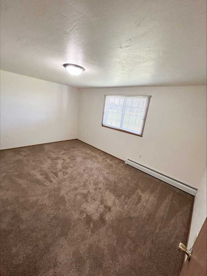 Clintonville Estates - Photo 7 of 18