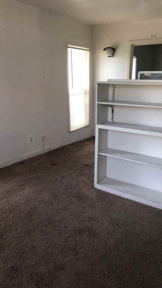 215 W Main Street - Photo 4 of 28