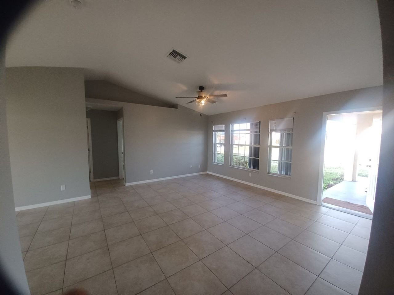 326 Ne 23rd Ter - Photo 5 of 16