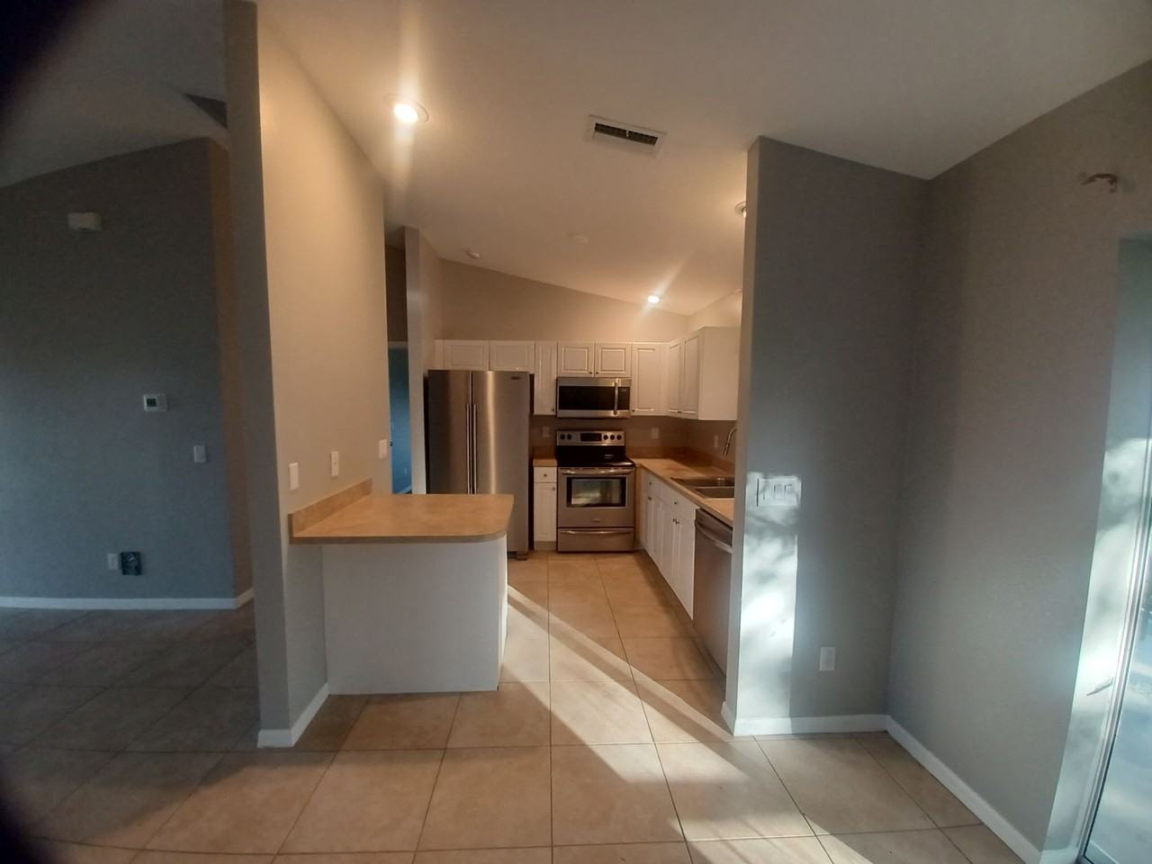 326 Ne 23rd Ter - Photo 7 of 16