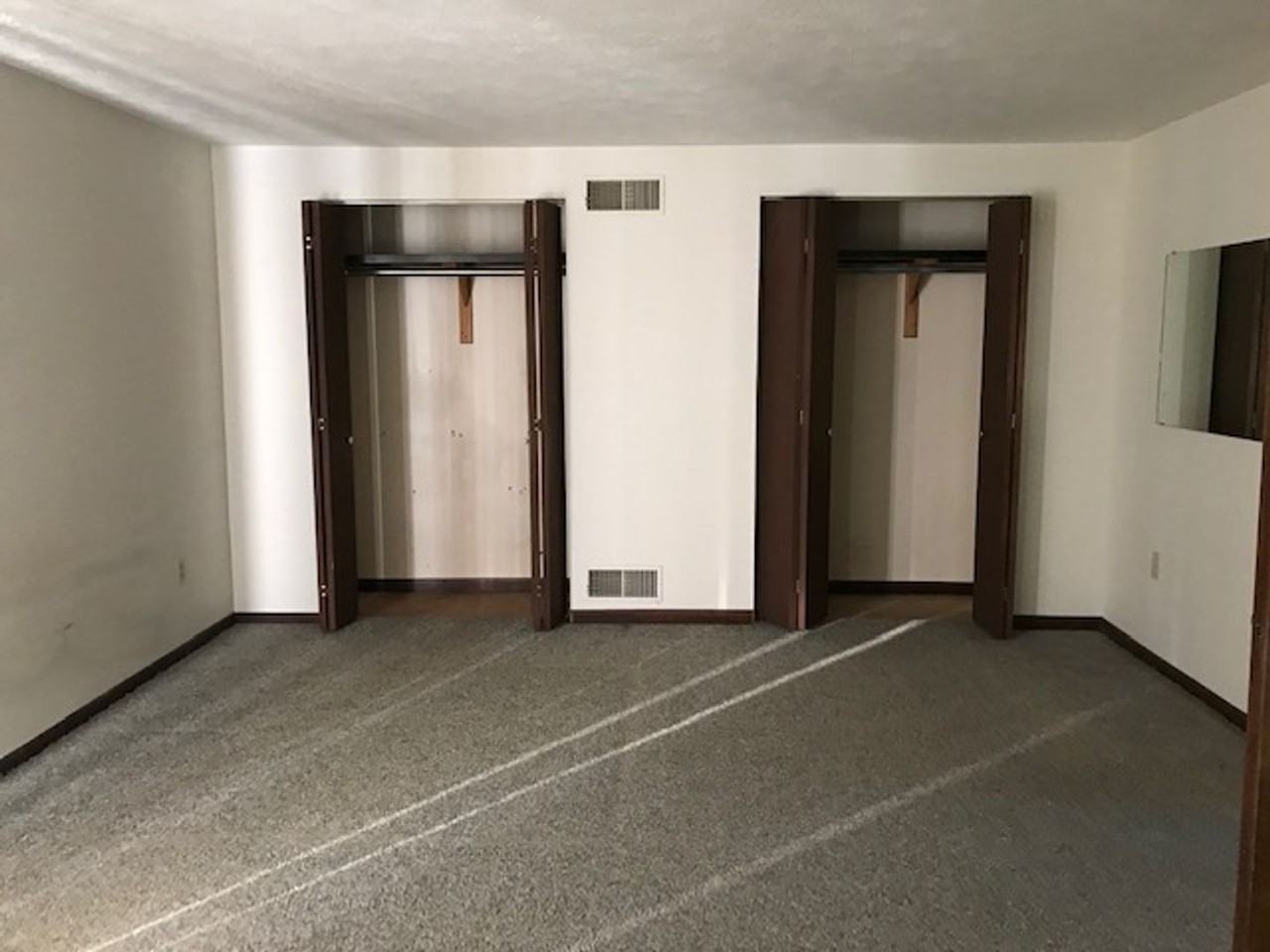 303 Seneca Ln - Photo 3 of 13