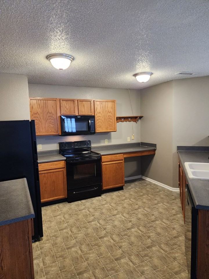 4221 Fletcher Dr - Photo 6 of 27