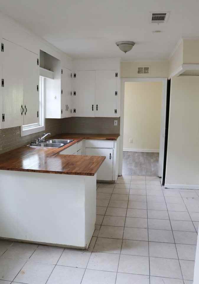 1657 Midway St - Photo 3 of 14