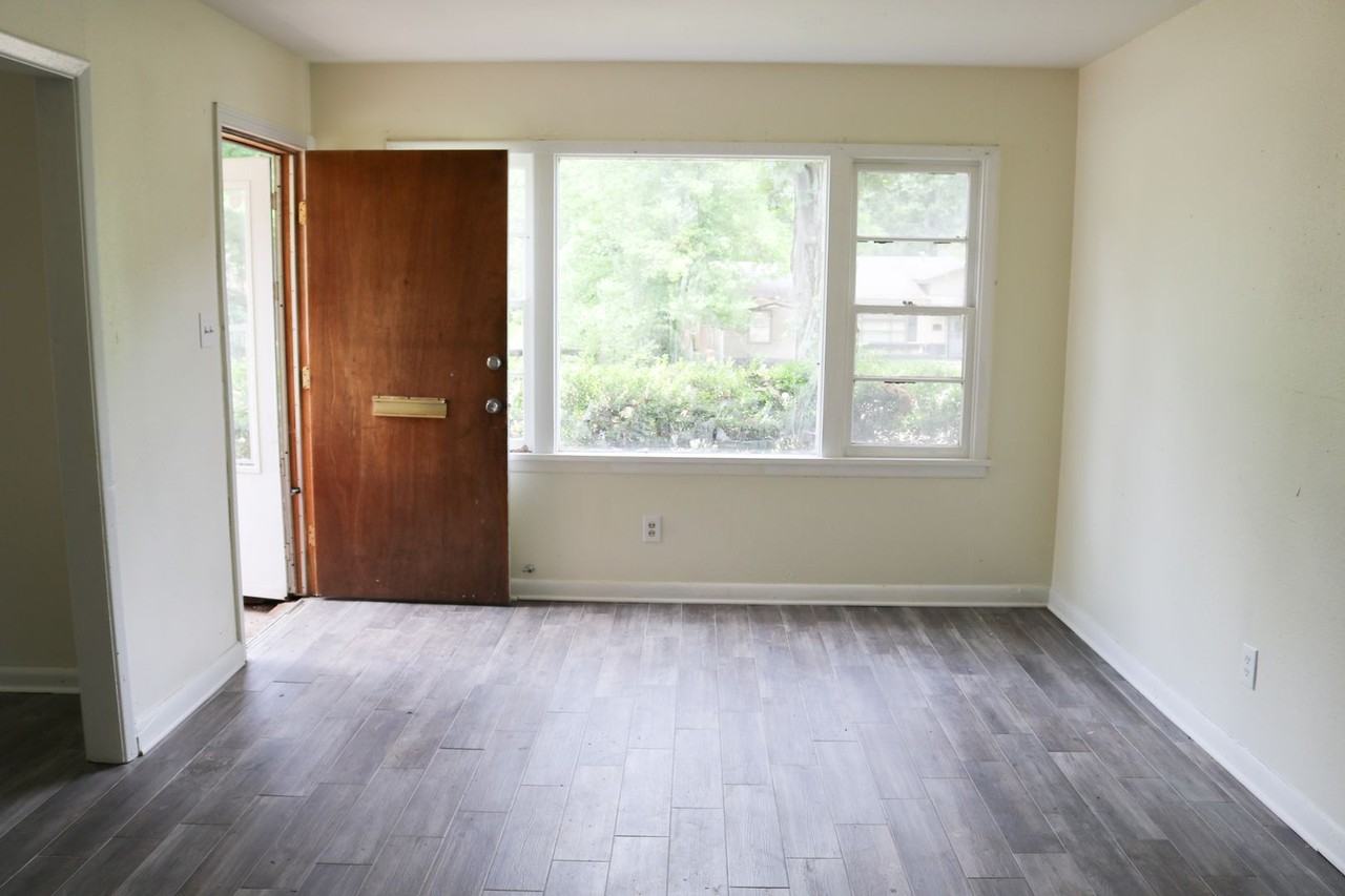 1657 Midway St - Photo 5 of 14