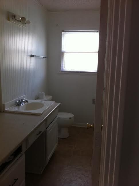 1925 Sewell St - Photo 3 of 8