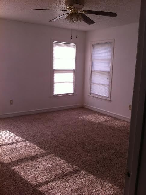 1925 Sewell St - Photo 6 of 8