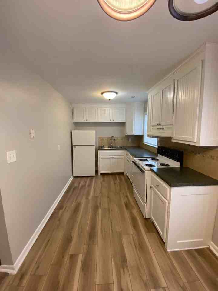 1104 Shore Rd - Photo 3 of 14