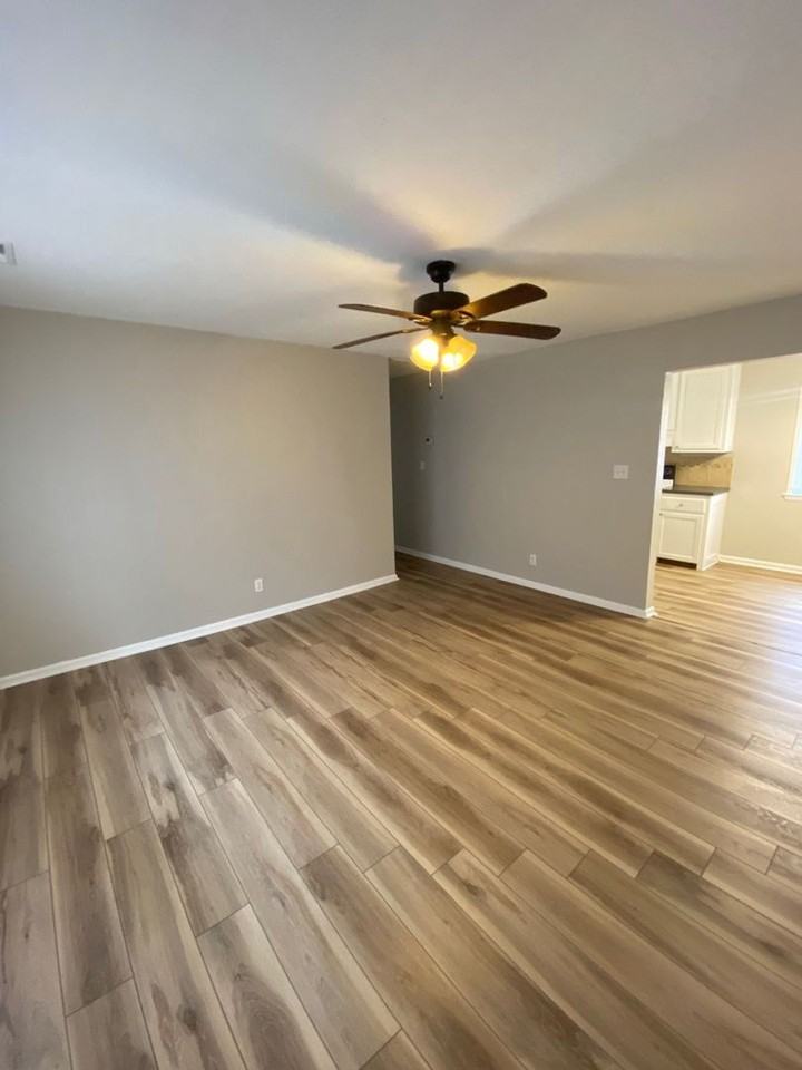 1104 Shore Rd - Photo 5 of 14