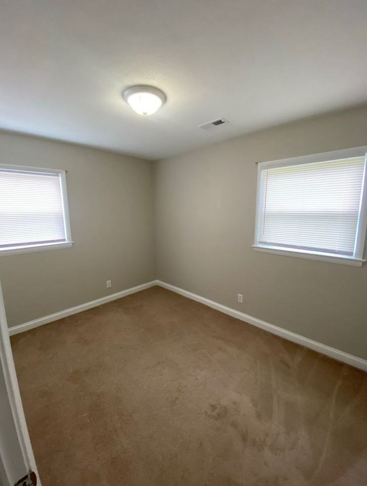 1104 Shore Rd - Photo 6 of 14