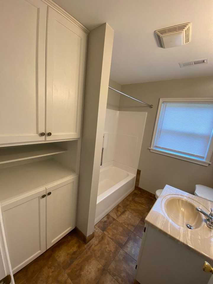 1104 Shore Rd - Photo 7 of 14