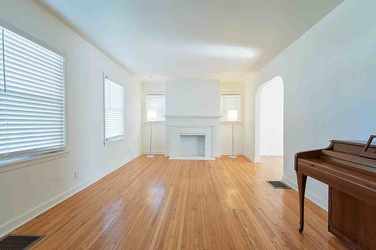 127 Kewbury Road - Photo 3 of 16