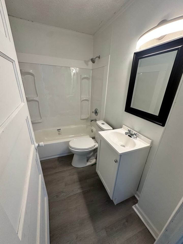 1135 W Elliott Ave - Photo 6 of 7