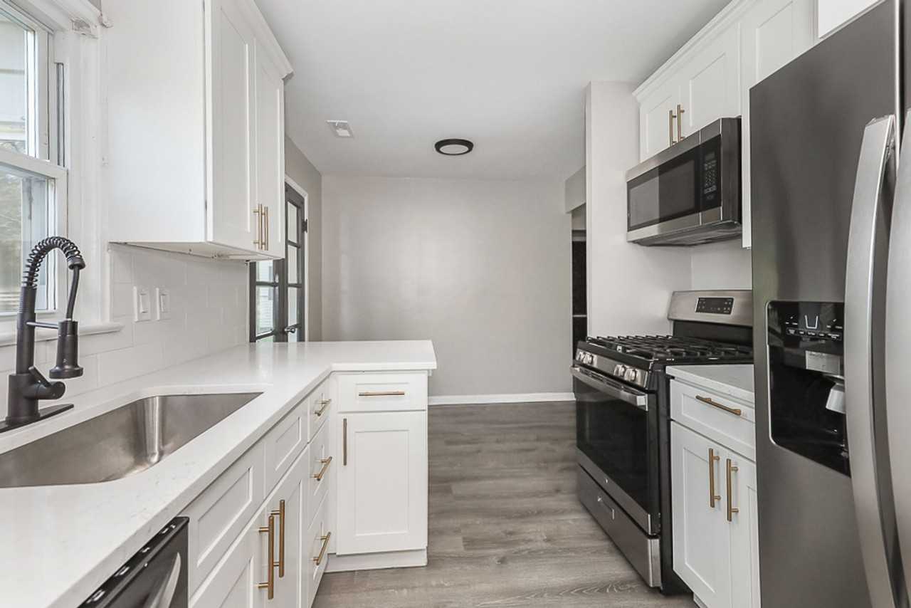 6407 Aylesworth Dr - Photo 2 of 24