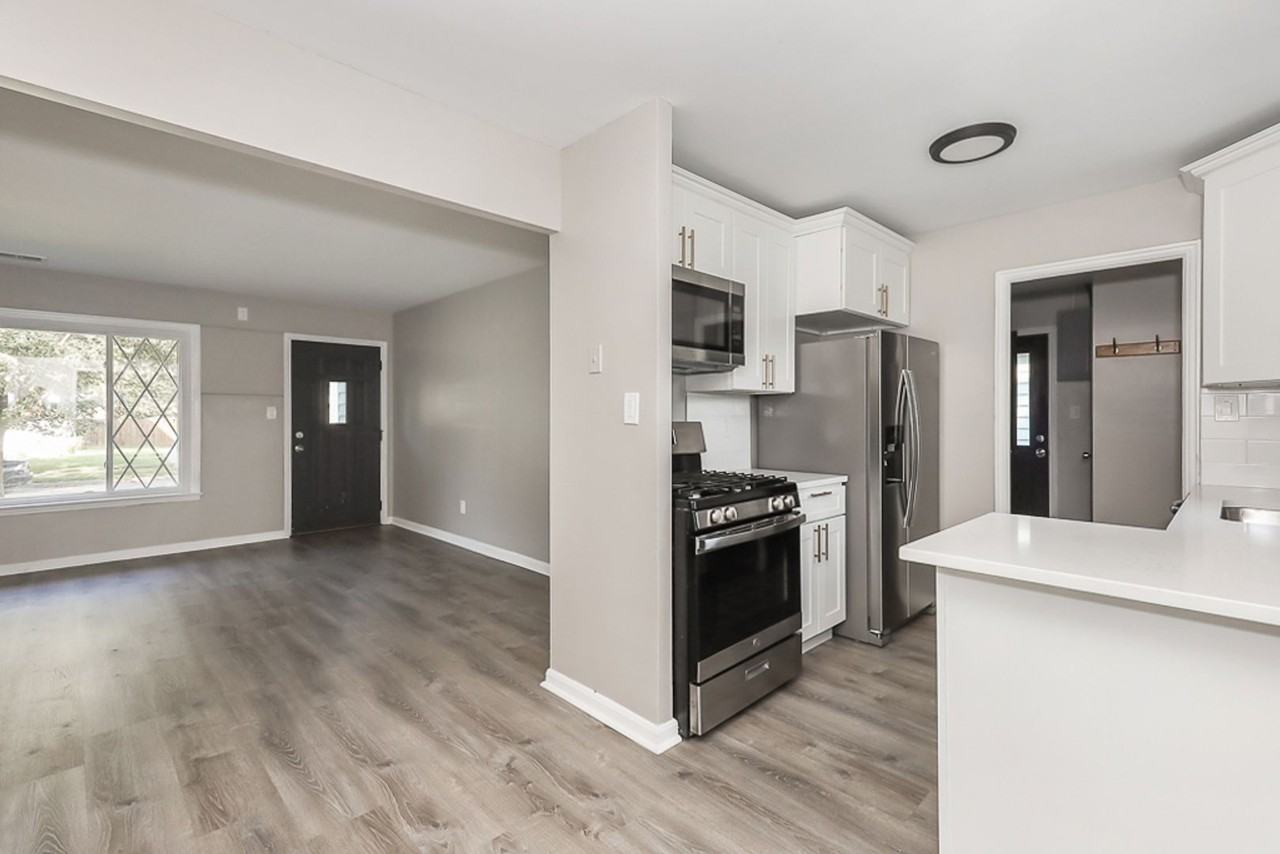 6407 Aylesworth Dr - Photo 3 of 24