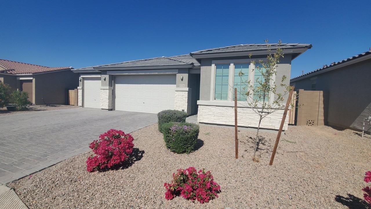 1256 E Jahns Dr - Photo 2 of 25