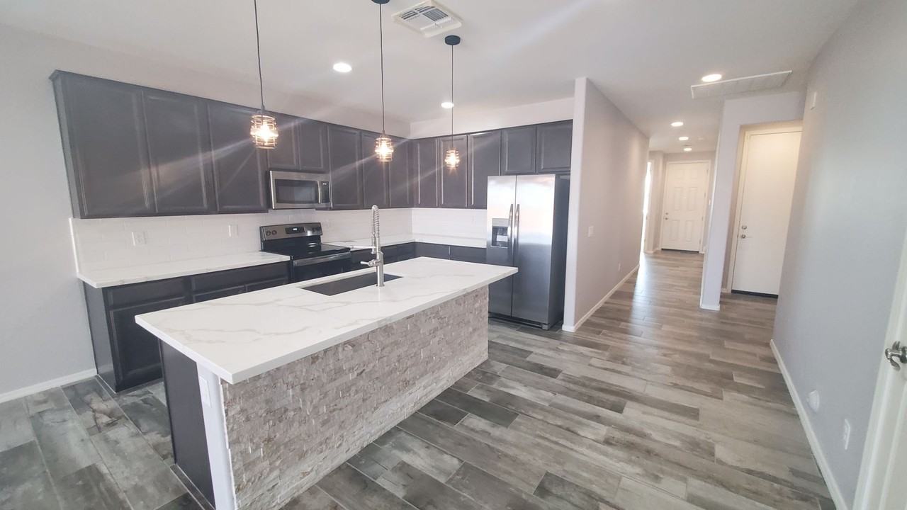1256 E Jahns Dr - Photo 3 of 25