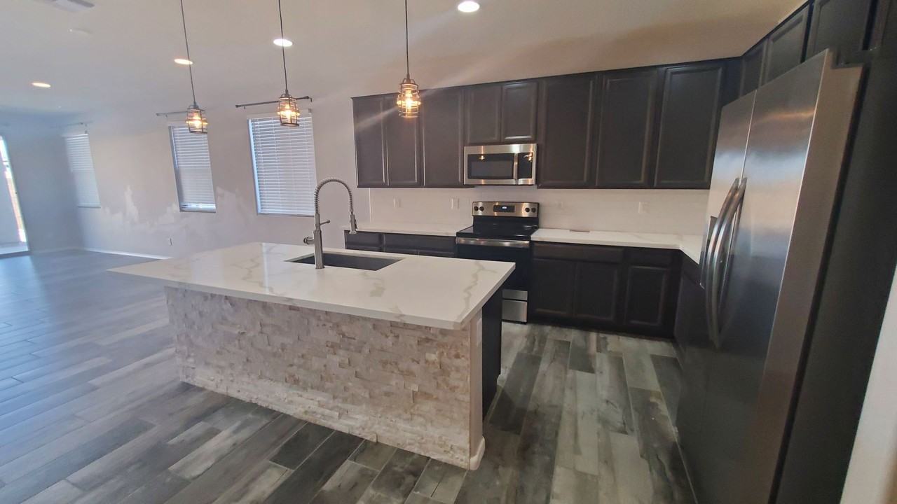 1256 E Jahns Dr - Photo 4 of 25
